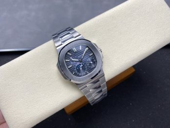 Patek Philippe Patek Nautilus Moonphase 5711 1:1 Superclone detail 2