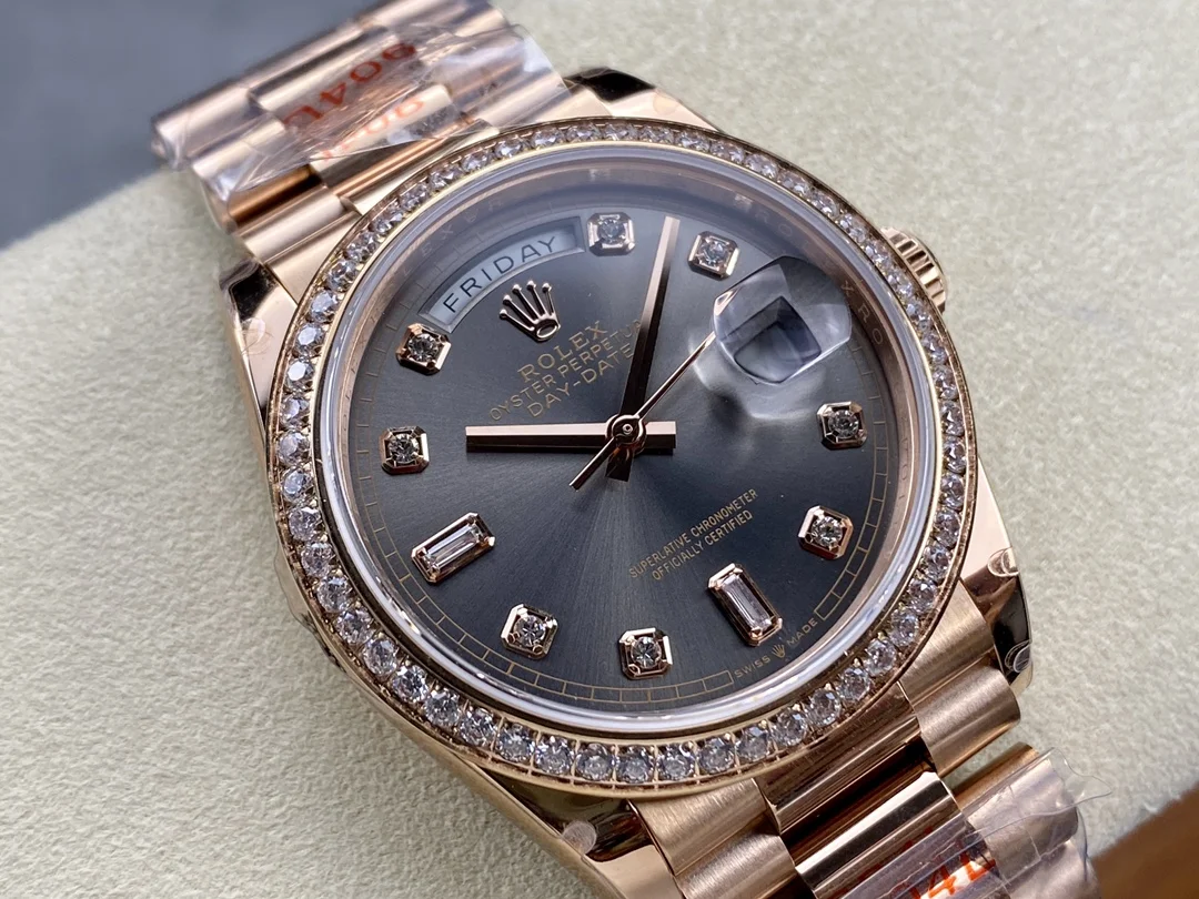 Day Date Rolex Weekly Journal 36mm 18K Gold Plated counter weight 1 4d39d6_28fc4bb04540415abb5bab8fb3490221mv2-1.webp