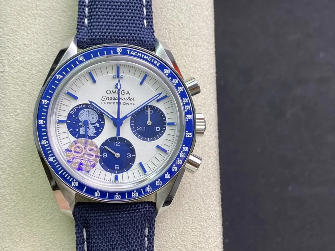 Omega Snoopy 150th Anniversary 1 4d39d6_b77066e4b6ff4eec88418c0ec111a8b3mv2-1.webp