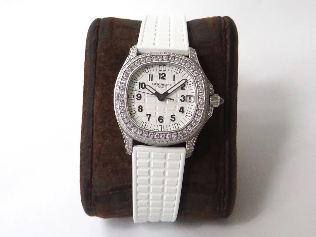 Patek Philippe Aquanaut with Diamonds Encrusted Casing-1:1 Superclone 1 4d39d6_c51d95b9b27f49ad997c9c021fd5b17amv2-1.webp