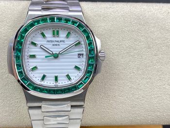 Patek Philippe Nautilus
5711/1A-011