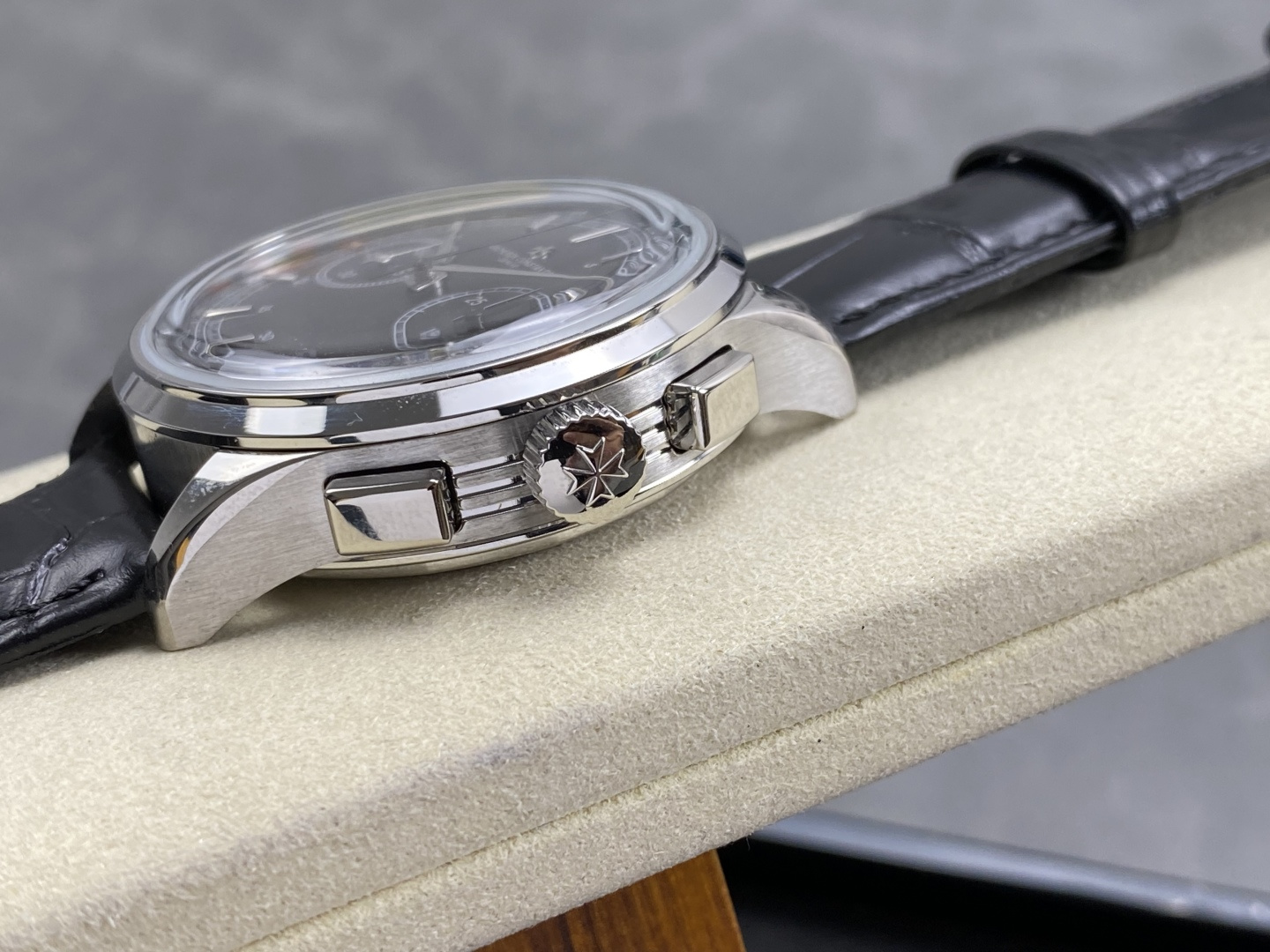 14026-30a34b941aa3cebb00e7f9afd3b32a7733ba3011e933ce39ca76ae65949514ce Vacheron Constantin Traditionnelle Chronograph 1:1 Superclone — E48797