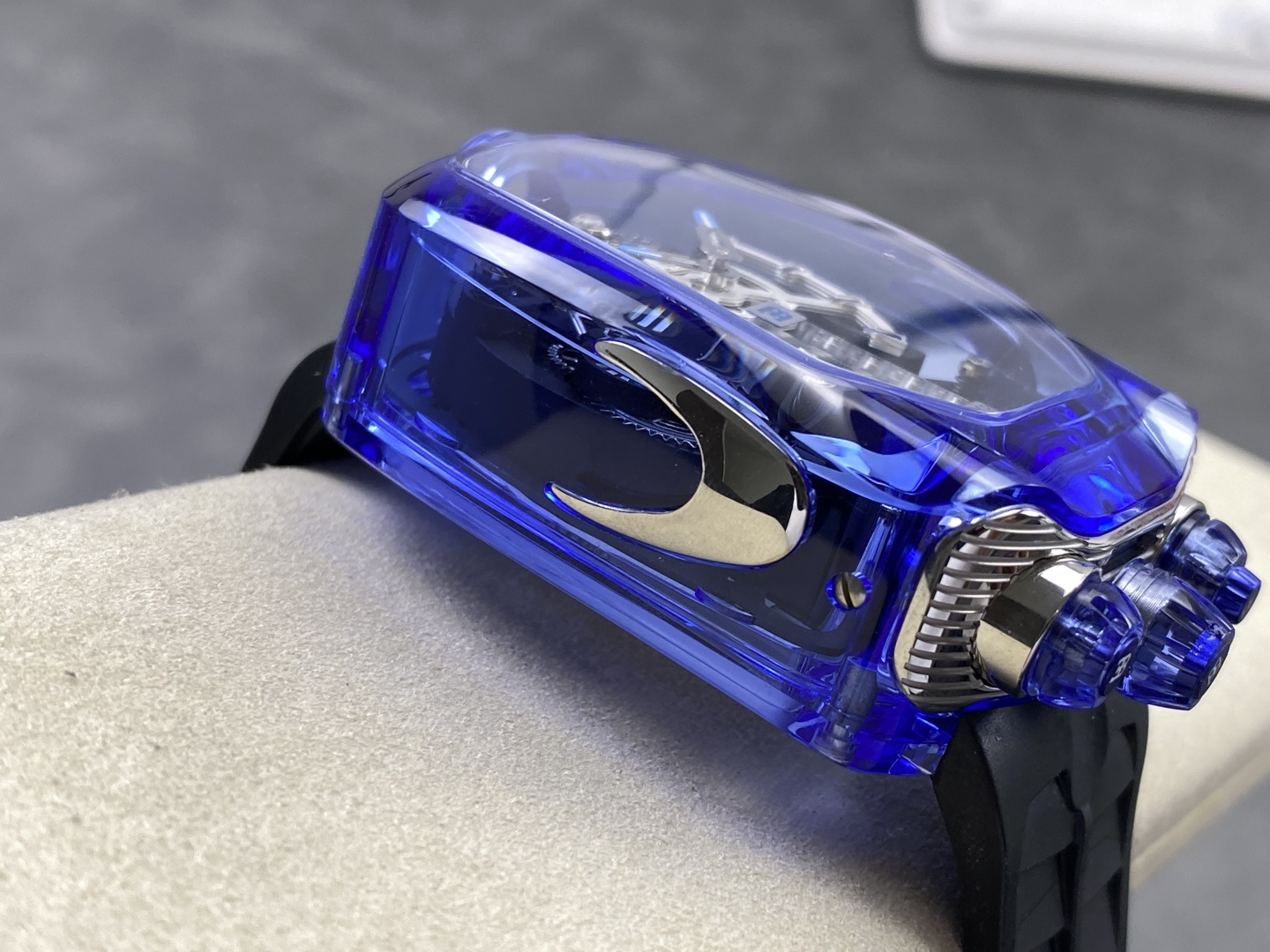 5283-630a53593d4732c639f0654d32a8375211426bc494bb22bb6afc941ff0cfb441 Jacob & Co. Bugatti Chiron Platinum Configuration B6FBD9 1:1 Superclone