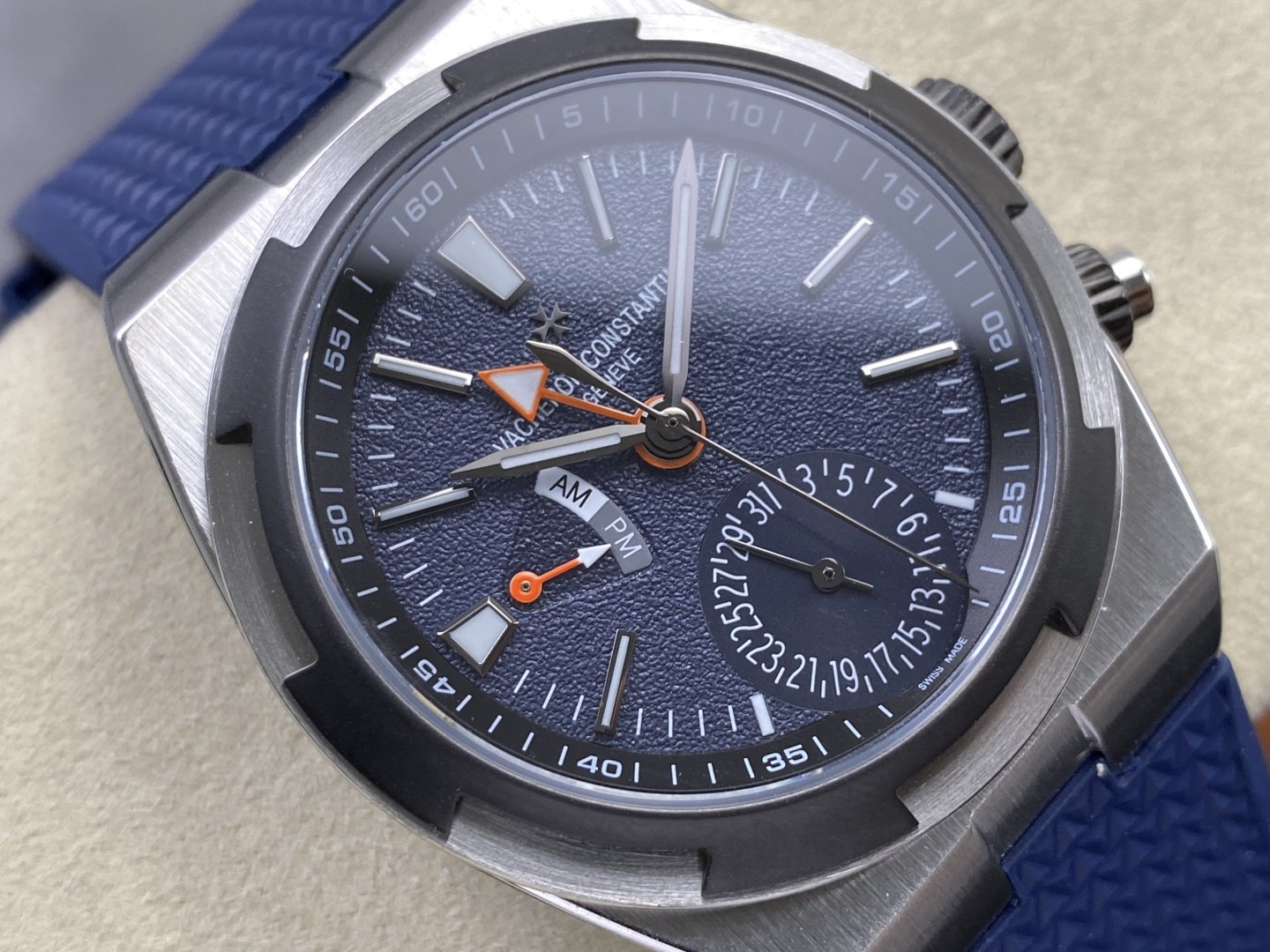 600-8b11d2e06775f8804f9b39a9371b23d496125f8d8cd0a0dc72876ba5256c48c0 Vacheron Constantin Overseas 7920V/210A-B334 Stainless steel 41 mm GMT / dual time GR Factory Configuration DBC783 1:1 Superclone