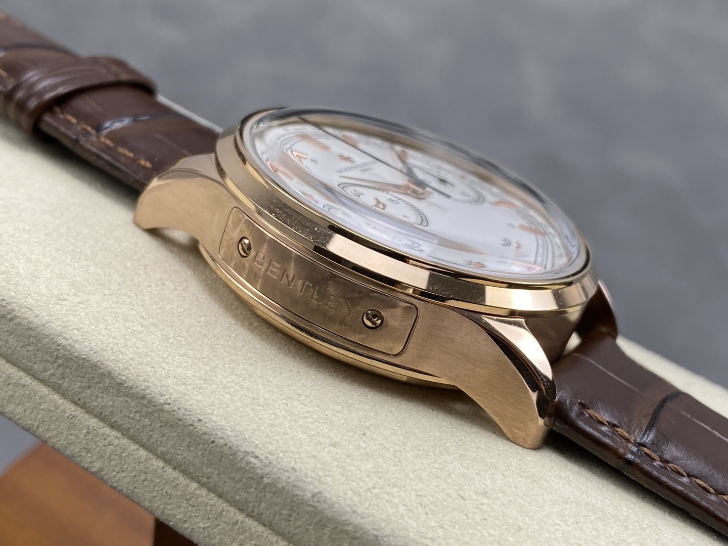 5764-2b883e6dc9b6f2bab72fd99d8a2ae7597b769d9f466a45990d2d6840f1d9a22c Vacheron Constantin Traditionnelle Chronograph 1:1 Superclone — 7C421A