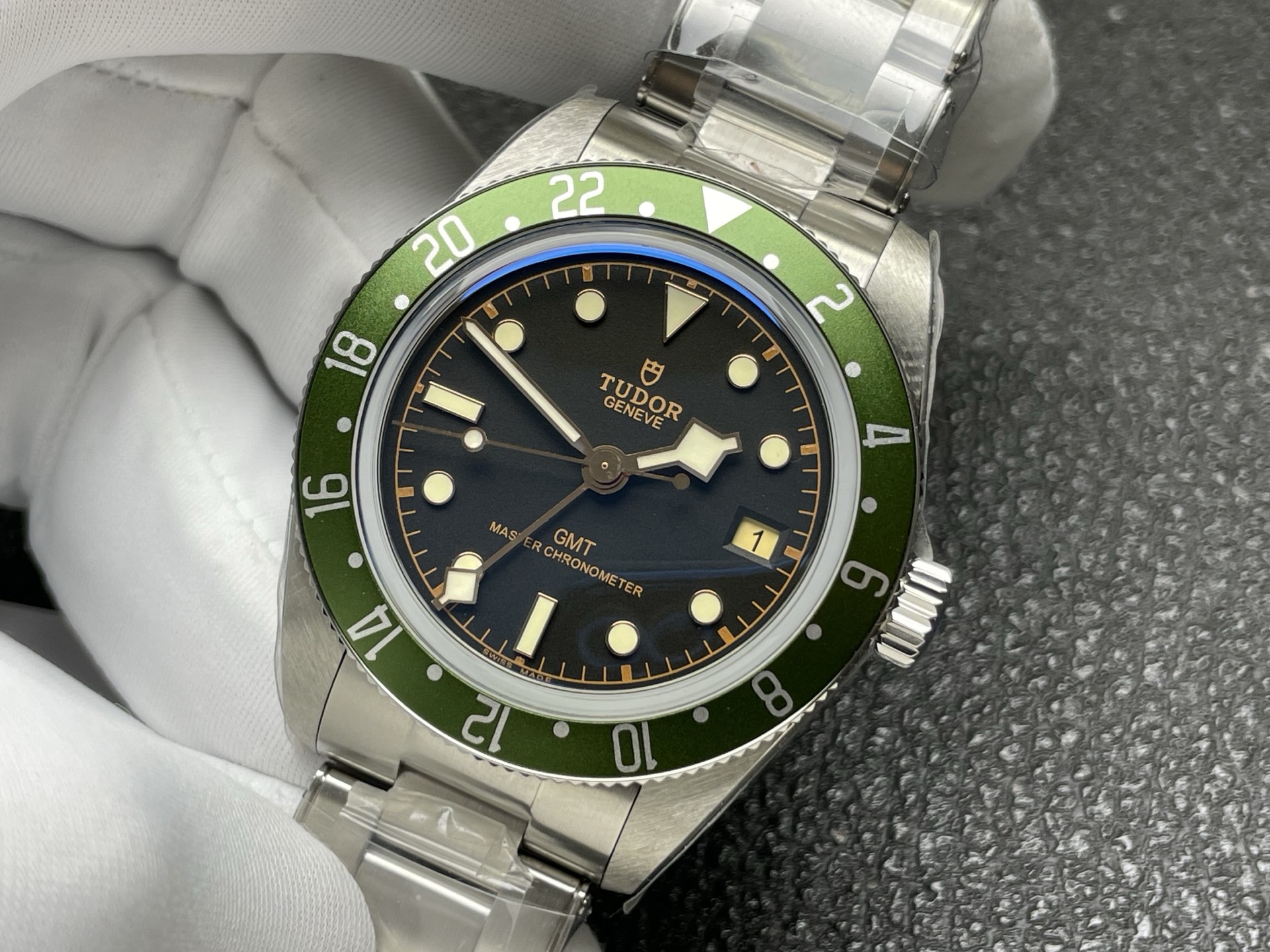 11775-6acf77f66dc8877422161c2476b49e60ad2b8d6e8de80cbebc39cd01f3bbe182 Tudor Black Bay Stainless steel Black dial Stainless-steel bracelet 39 mm GMT / dual time Configuration B87378 1:1 Superclone