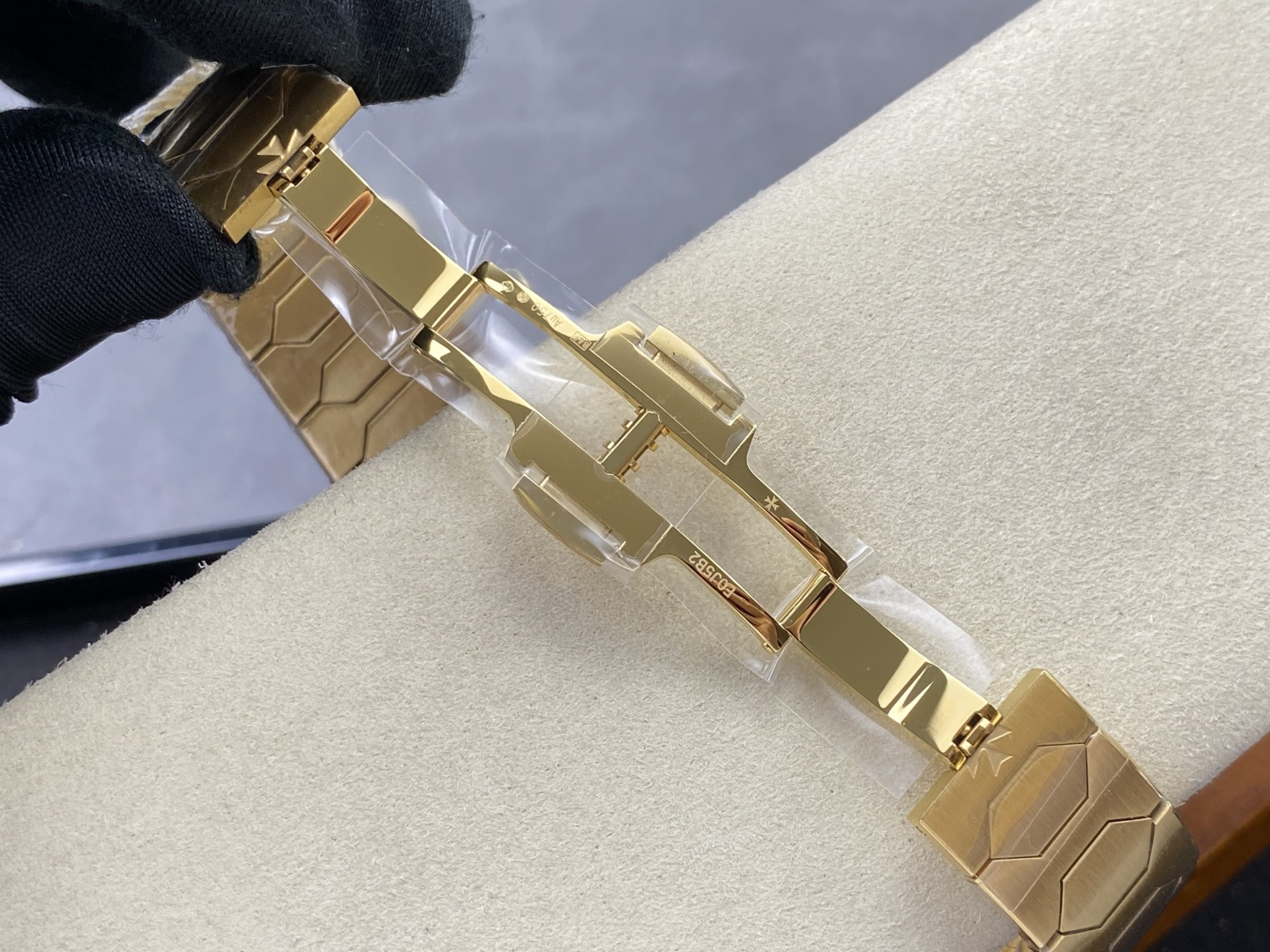 11417-d2ed8466dab918e0c0dcf2e58f41861be6ee8b3a7f7e051eac7318e004a4a225 Vacheron Constantin Overseas 37 mm PPF Factory Configuration 8F2E12 1:1 Superclone