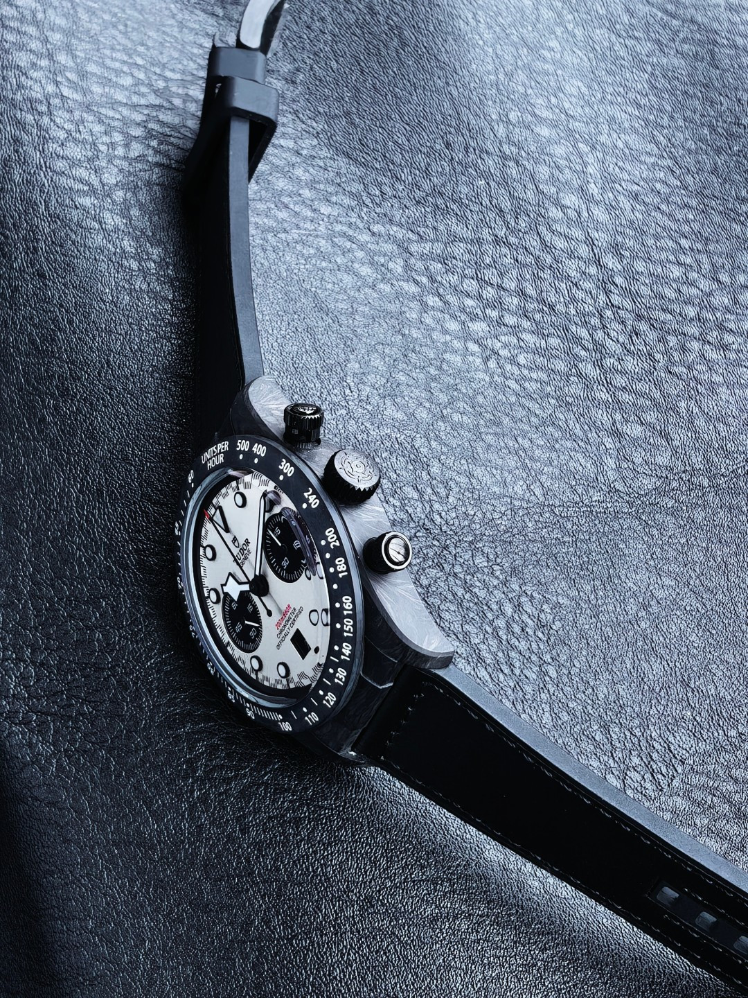 5017-f5edd4708622356edb6ce55a298fb9aa3b65b33422f59d4667bfc529c32ebf26 Tudor Black Bay M7937KN-0001 Carbon composite 42 mm Configuration 9CE47C 1:1 Superclone