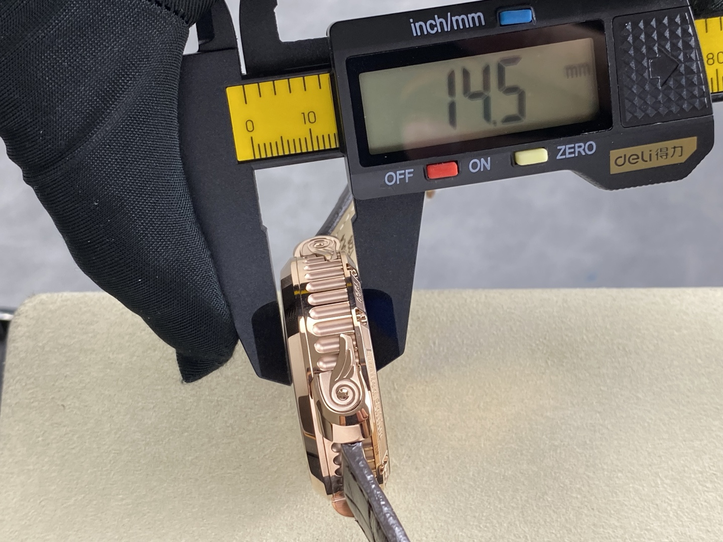 1974-fe6e97a7219d75eb0fc7132a7f072e41a40826f8614a3eb62da2a8841d27beb7 Jacob & Co. Astronomia Leather strap Tourbillon Configuration F25F11 1:1 Superclone