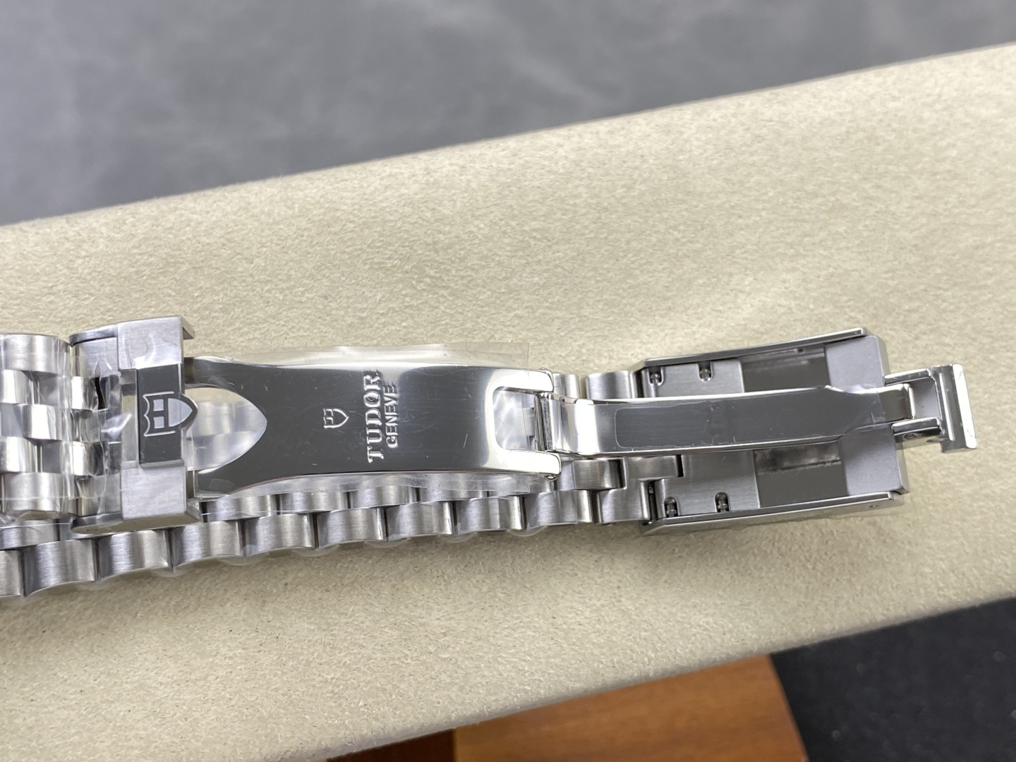 4030-5c18fe3922747b312f0499f50c85b0ce57e4e08543e406991a91e1673e550303 Tudor Black Bay M79000N Blue 37 mm Configuration 21EB28 1:1 Superclone