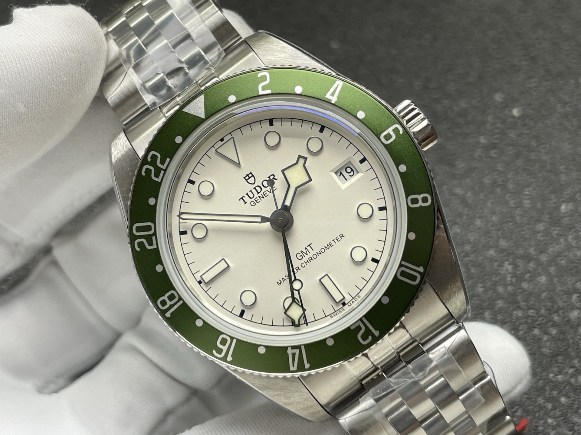 4184-8fdc7684d19781a36f7be27a34960b727ddb5768be19092314e3f3d72868ce6e Tudor Black Bay Stainless steel Black dial Stainless-steel bracelet 39 mm GMT / dual time Configuration B79990 1:1 Superclone