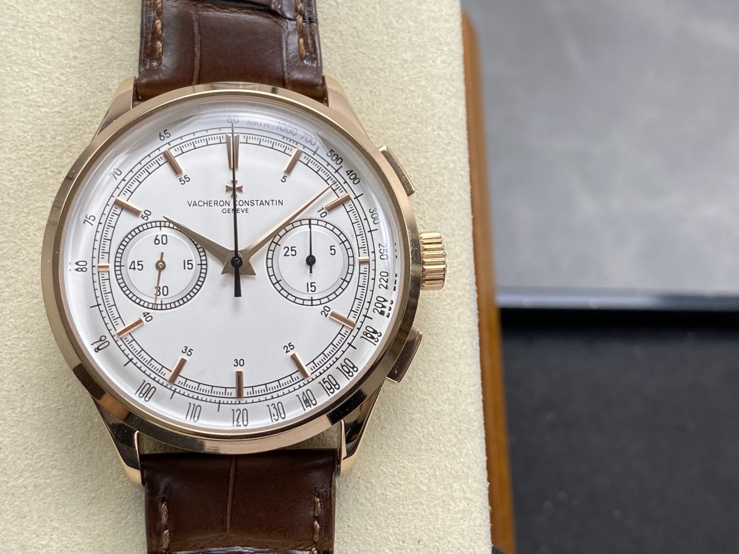 5766-049c73eb648e41fb60db2b948f677ce463dd02b2e61e819b9c063203ba4645c4 Vacheron Constantin Traditionnelle Chronograph 1:1 Superclone — 7C421A