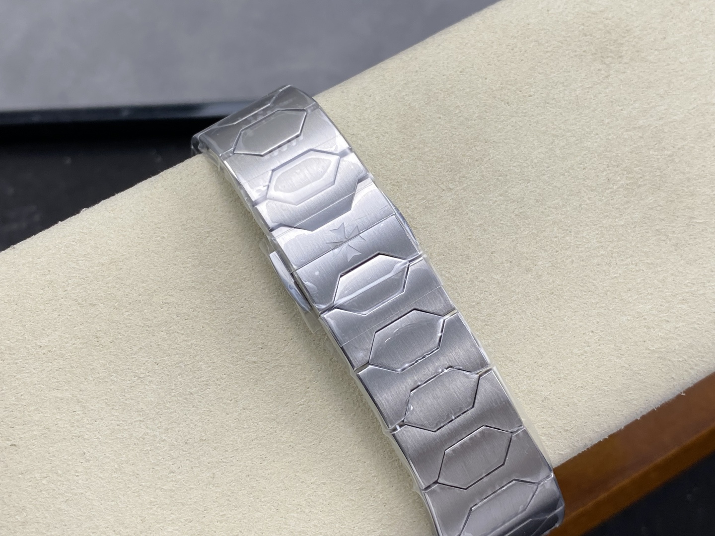 15204-08c93b3c370c01fcffa2a530caae1848942658334b49ff05afd2ddf0f65955f4 Vacheron Constantin Overseas 37 mm PPF Factory Configuration 145939 1:1 Superclone