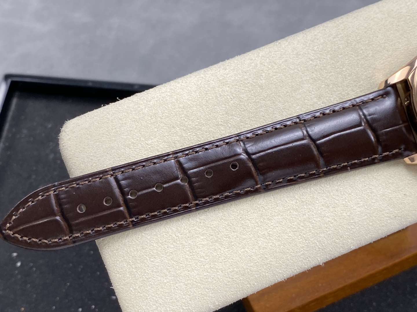 15812-3ccda493c01706edf67dfa9738ab3f1e28375113f66383699cb5b2b41b1f70f5 Vacheron Constantin Fiftysix 4000E/000A-B548 Leather strap 1:1 Superclone
