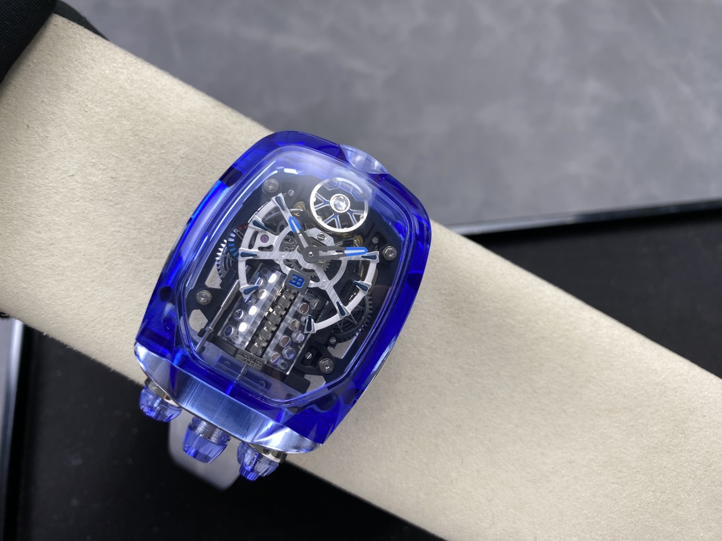 14980-c9a38f1aedda2fb070f3e77636456b8a66dbb32c99830b500947d1c828f027f8 Jacob & Co. Bugatti Chiron Platinum Configuration 54D177 1:1 Superclone