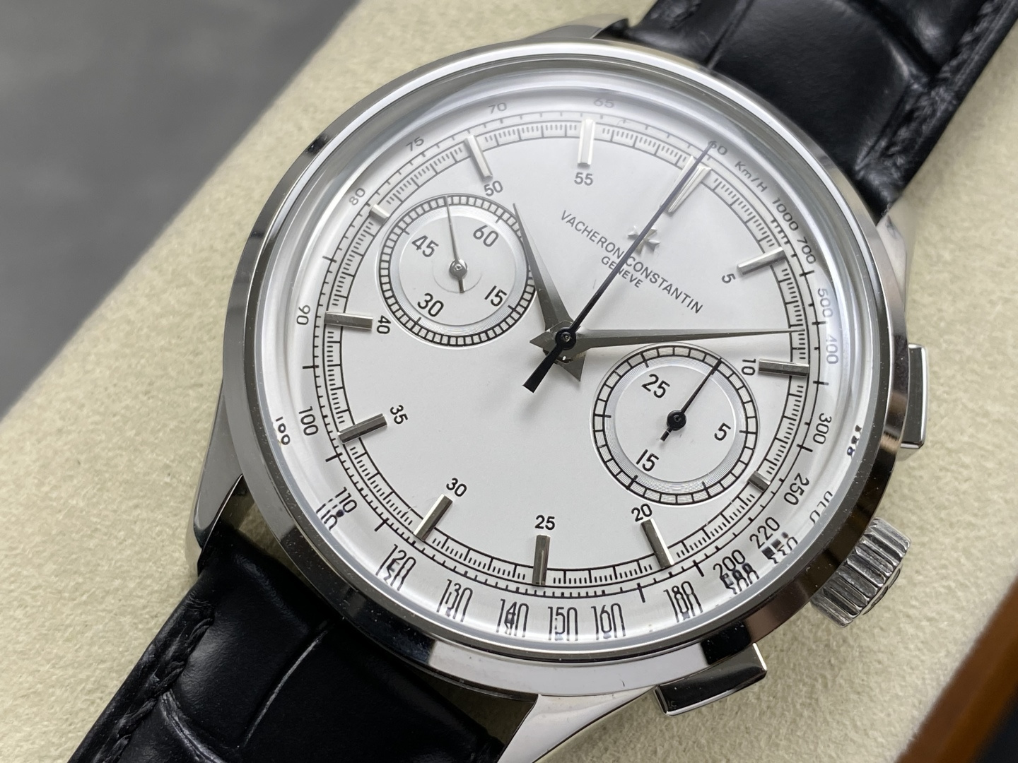 307-b02911558ec593f684722486f9574d91f3d01a3f63a58874480a323ac940eeff Vacheron Constantin Traditionnelle Chronograph 1:1 Superclone — B6EE57