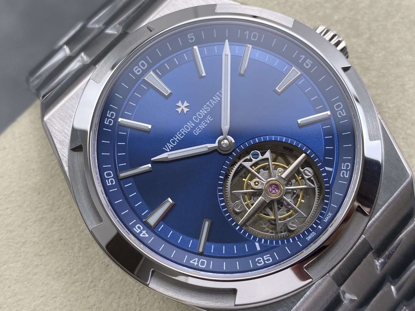 15455-0042e02e8df12e9ccbfd21c34b497fbdd27471111bc3f15429c8e61450d2fb75 Vacheron Constantin Overseas Stainless steel Blue 42.5X13.5 mm Tourbillon Configuration B40662 1:1 Superclone