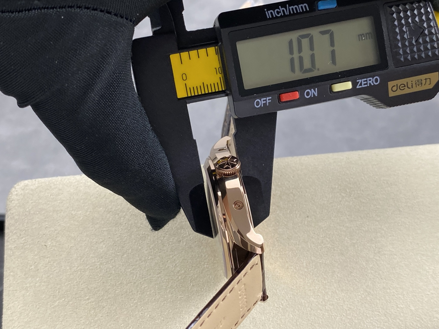 15822-16976fddc0a46c2785f057692fee32b6b8fece7e5b86f92c4968122d4fed6e0c Vacheron Constantin Fiftysix 4000E/000A-B548 Leather strap 1:1 Superclone