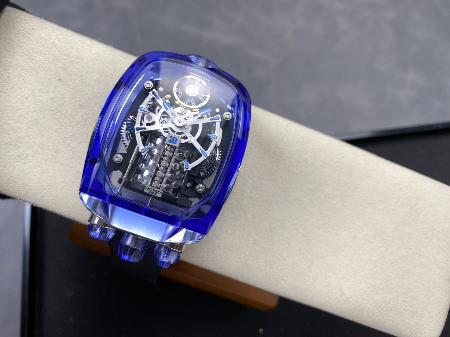 5277-db253926d0adbbe1e7eefb5d5a08b0ebb1950ce7581840561b7fa97bd16816b0 Jacob & Co. Bugatti Chiron Platinum Configuration B6FBD9 1:1 Superclone