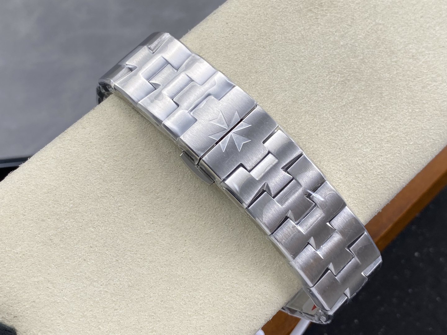 15450-ada5e1ffe6a9178082eb2af43b1116bdb5a5df0a3c3035ad6b23c7f17e568b3f Vacheron Constantin Overseas Stainless steel Blue 42.5X13.5 mm Tourbillon Configuration B40662 1:1 Superclone