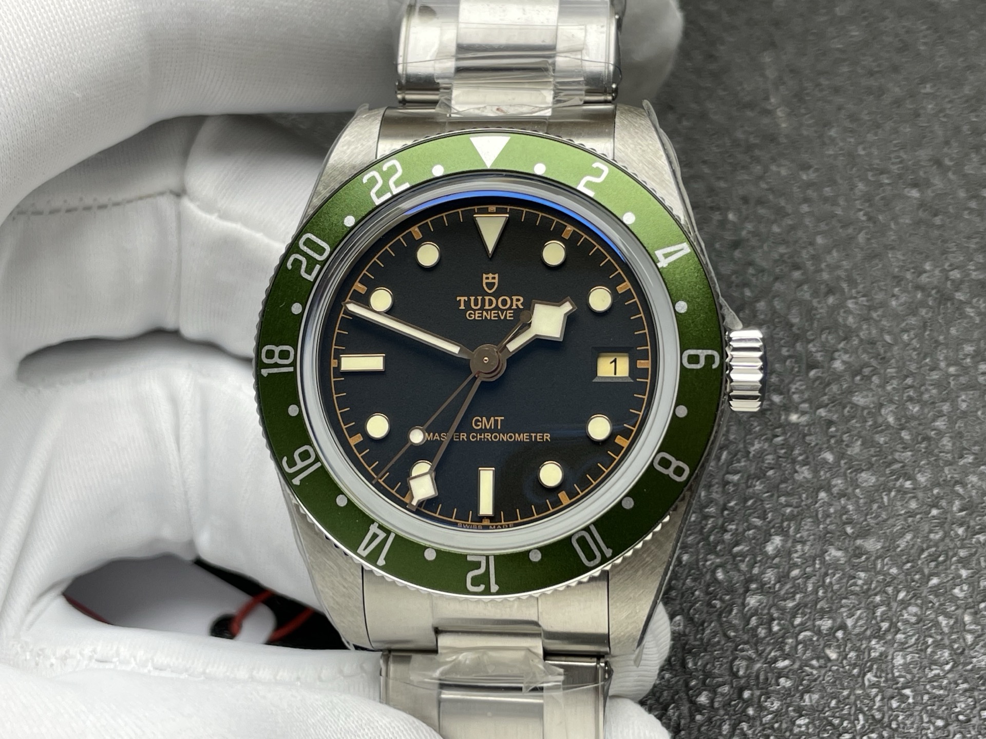 11774-bc8c749e7faf6e4d3240bb32b0cc6f72d754c8ae99a11e3b4a27e9eacc356be1 Tudor Black Bay Stainless steel Black dial Stainless-steel bracelet 39 mm GMT / dual time Configuration B87378 1:1 Superclone