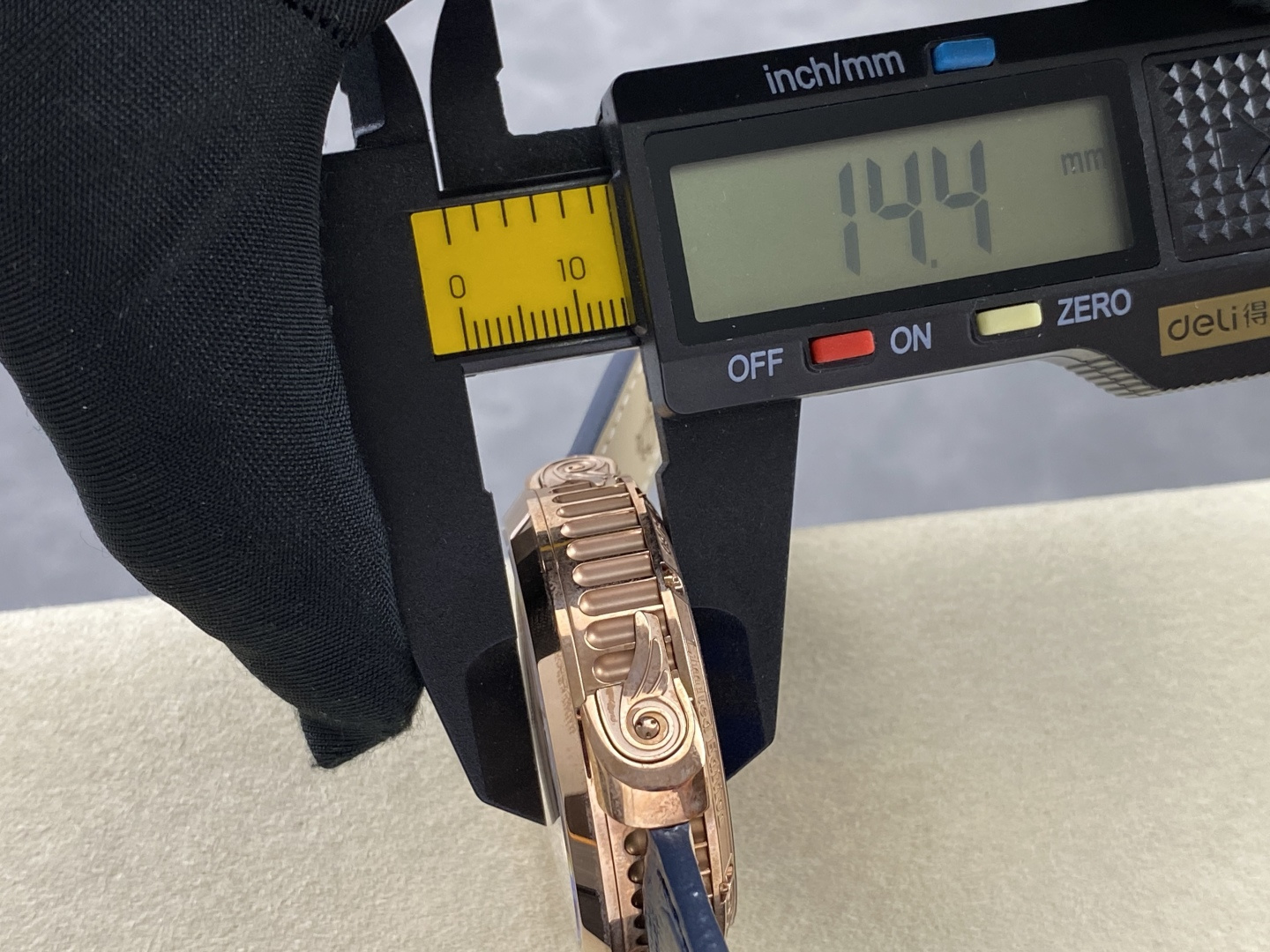 14047-8b5ef8ba2fed94402b108172597f04c6b73f1b2b64f5071a5e9608d4fb3c696b Jacob & Co. Astronomia Leather strap Tourbillon Configuration E26ABE 1:1 Superclone