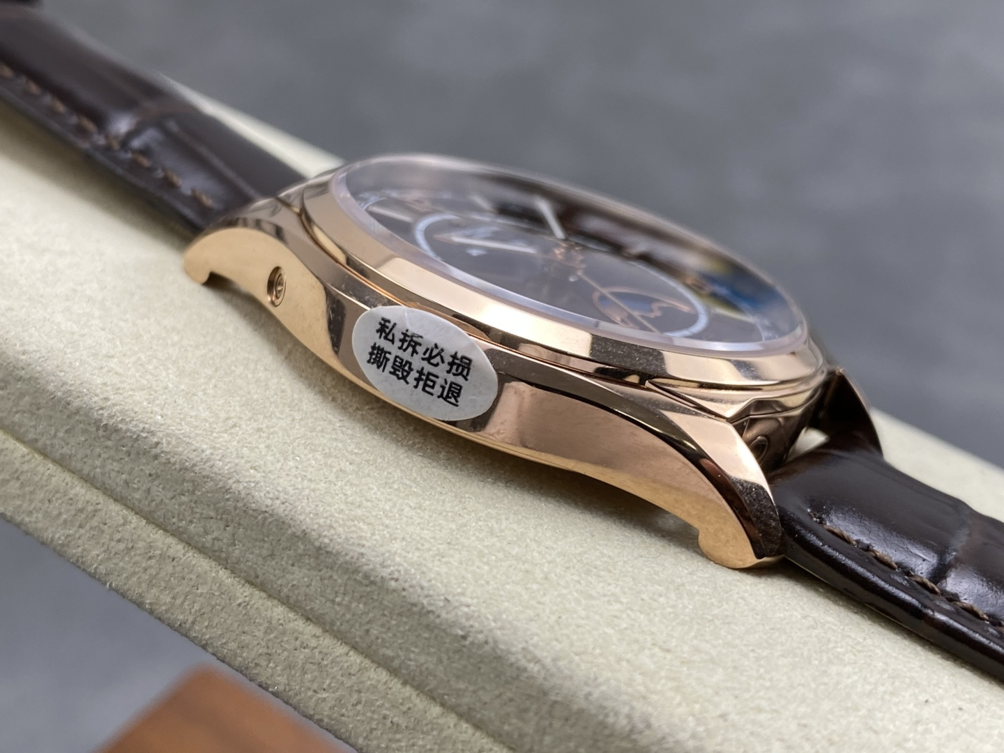 15813-9c2cbb7214c07e71f0c9f9ba53d13ebbcbb533ccd9c4f8781e07a56c9528c8a3 Vacheron Constantin Fiftysix 4000E/000A-B548 Leather strap 1:1 Superclone