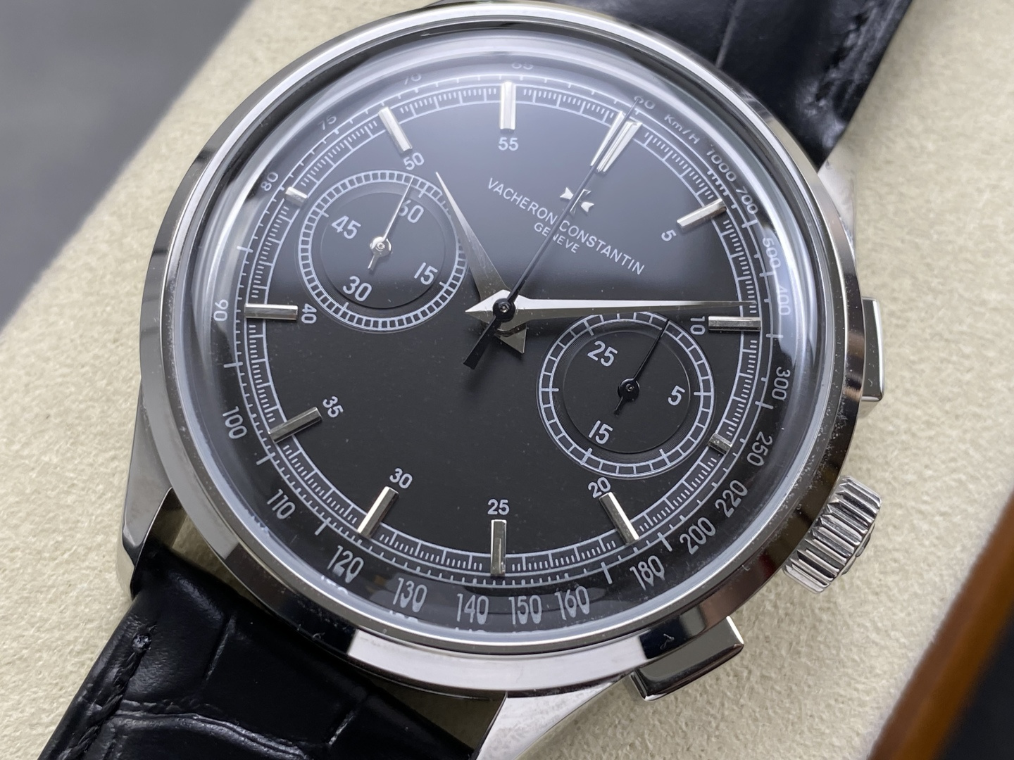 14034-b8e04c699a0de8788f9428f62e9f8acf7619c0070229c1545450e455d1ceb351 Vacheron Constantin Traditionnelle Chronograph 1:1 Superclone — E48797