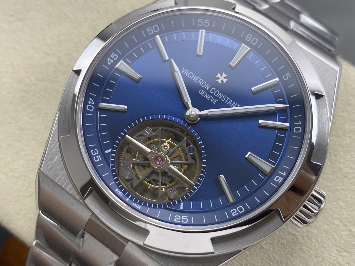 15456-2a574d7bef48ab76b4af1104a6eb3a9d9c815d4d463bc7c25f71e69b3fa7ae9d Vacheron Constantin Overseas Stainless steel Blue 42.5X13.5 mm Tourbillon Configuration B40662 1:1 Superclone