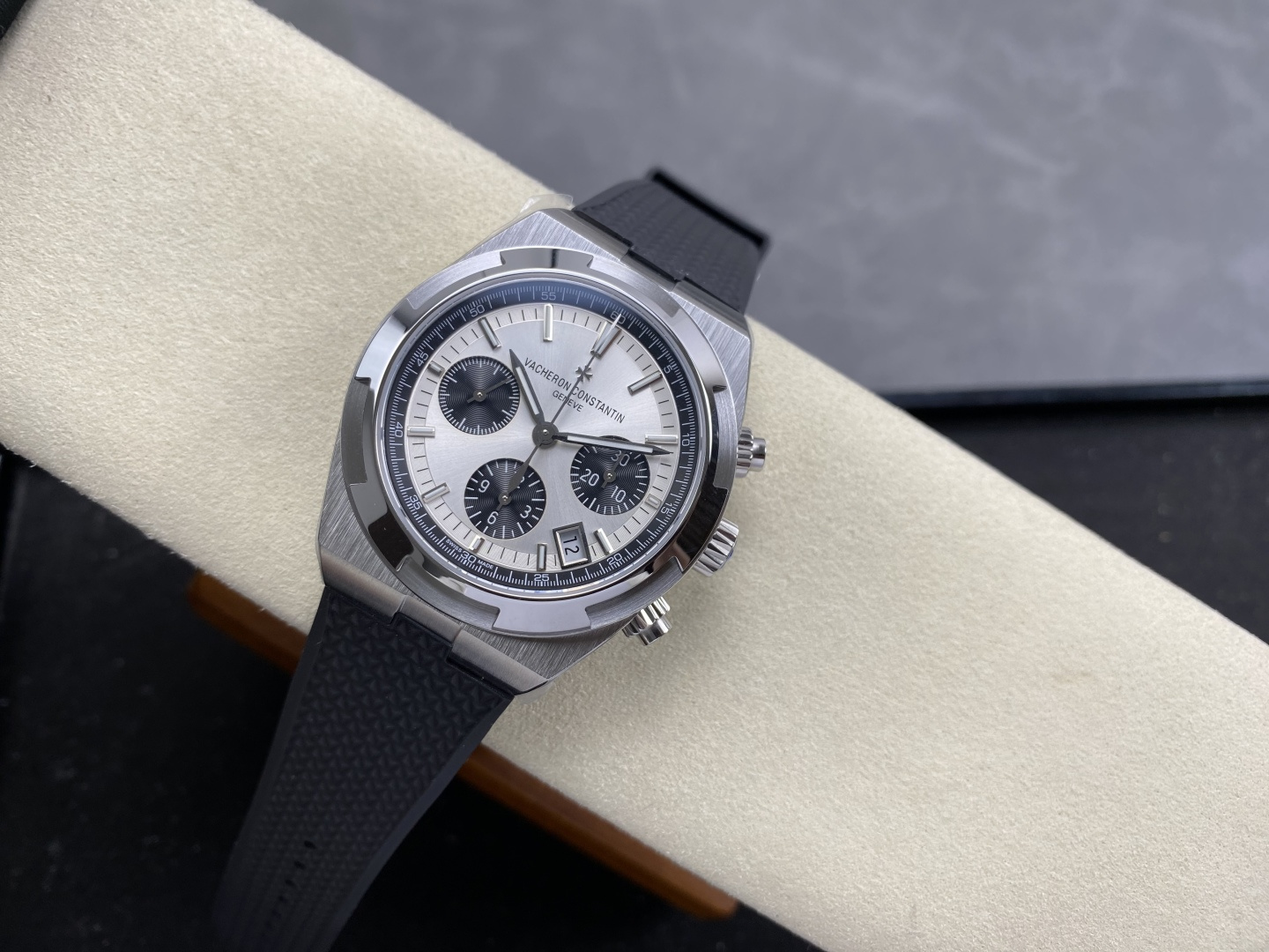 5455-a2888c3c5a38ecc9ab3bb94eba71be1e22ccbdce0f5918111b80ab692a53d4ec Vacheron Constantin Overseas 5500V Stainless steel Rubber strap TW Factory Configuration 06FDEA 1:1 Superclone
