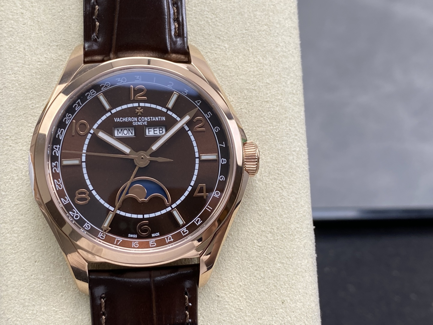 15818-3093433c1fbb37ed1e87a5a5a3861e70bf39896fe41ee89a111bc12259ea712a Vacheron Constantin Fiftysix 4000E/000A-B548 Leather strap 1:1 Superclone