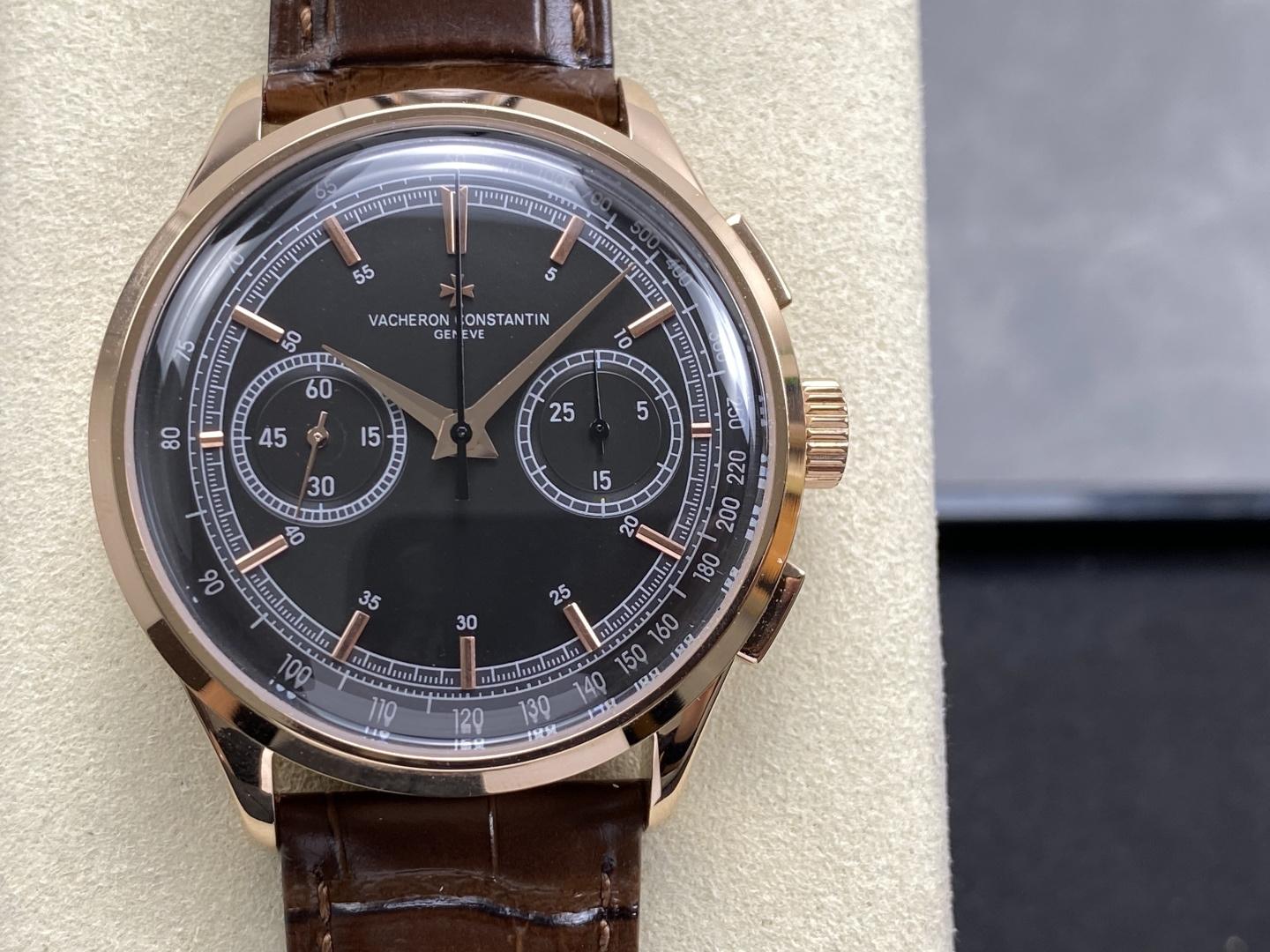 9784-eda23ba89de4df88b88317c6258c665fd36b3cf86425a019e5cfc7117f62dbcd Vacheron Constantin Traditionnelle Chronograph 1:1 Superclone — E10386