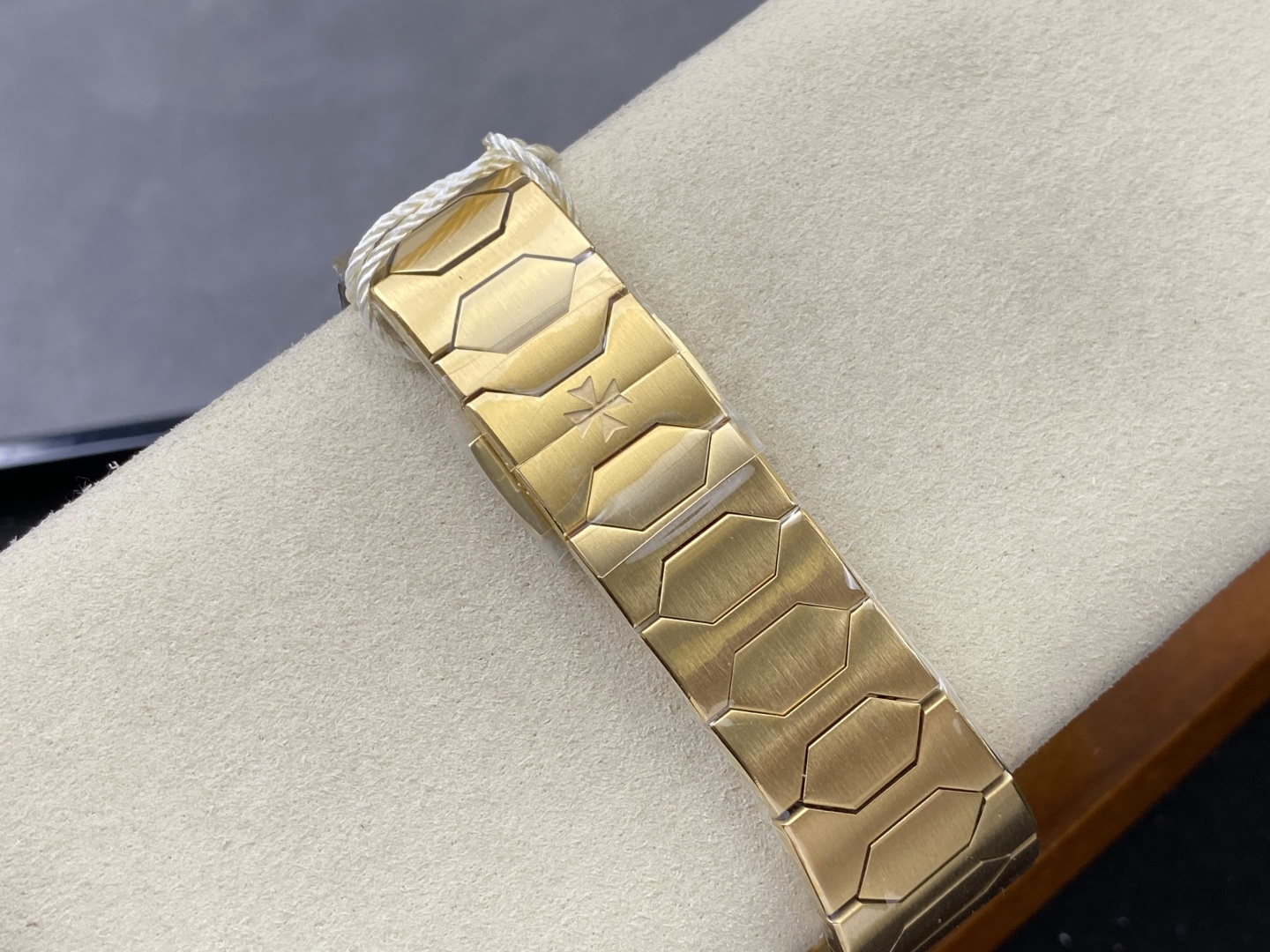 11415-fd305094d4e76449fc7e35a2ebfb47b66cf7593547c5f017208a01875b6d3fc0 Vacheron Constantin Overseas 37 mm PPF Factory Configuration 8F2E12 1:1 Superclone
