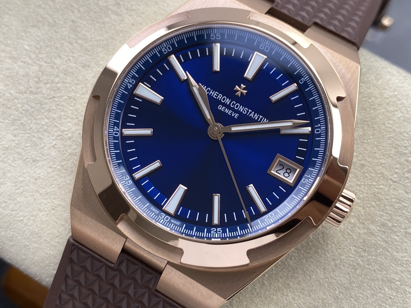 8640-f60f8ddcb8bb659758702c8e84abb6d13b0667f4626a9171d66d263a6a854996 Vacheron Constantin Overseas 4500V Stainless steel Rose Stainless-steel bracelet K1 Factory Configuration 47A92E 1:1 Superclone