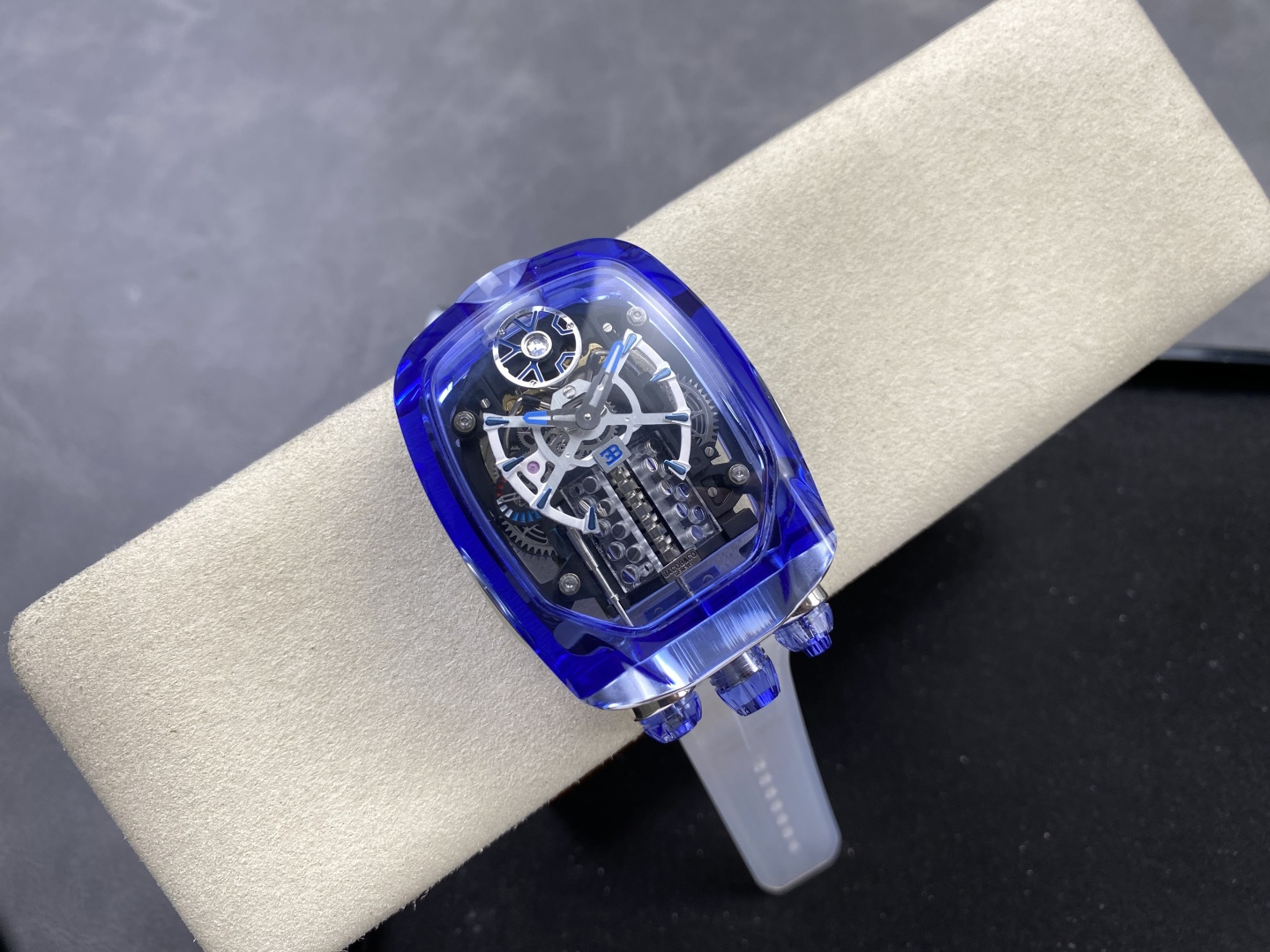 14979-16fd2719e5c1664038c87e790e0d18ccd9ca7eab3a7602f1bf9518229188d5e1 Jacob & Co. Bugatti Chiron Platinum Configuration 54D177 1:1 Superclone