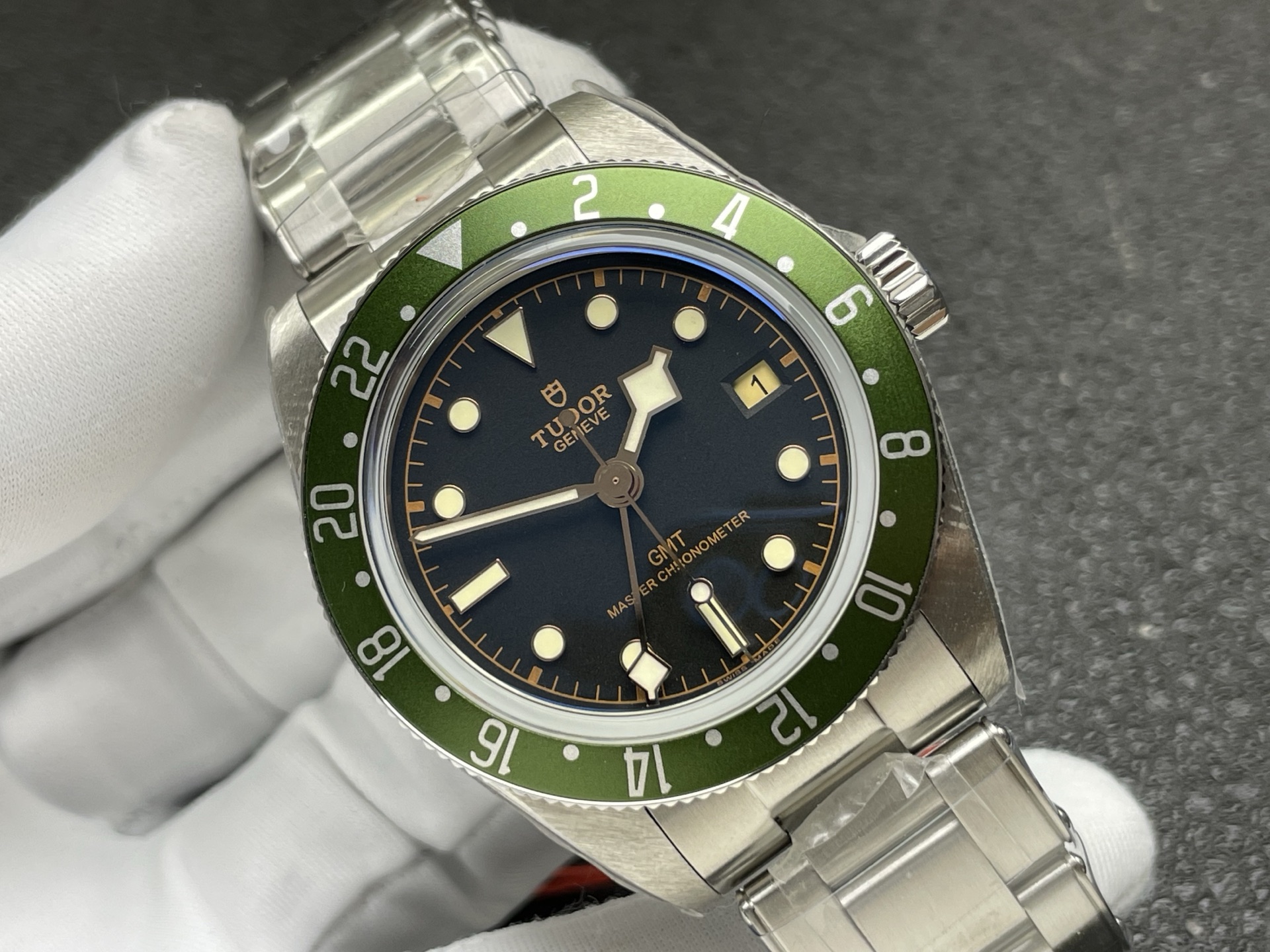 11773-4098de5ace0d1656cd69013ab4422e732ae00cbf032770808a7fa72c75f9c451 Tudor Black Bay Stainless steel Black dial Stainless-steel bracelet 39 mm GMT / dual time Configuration B87378 1:1 Superclone