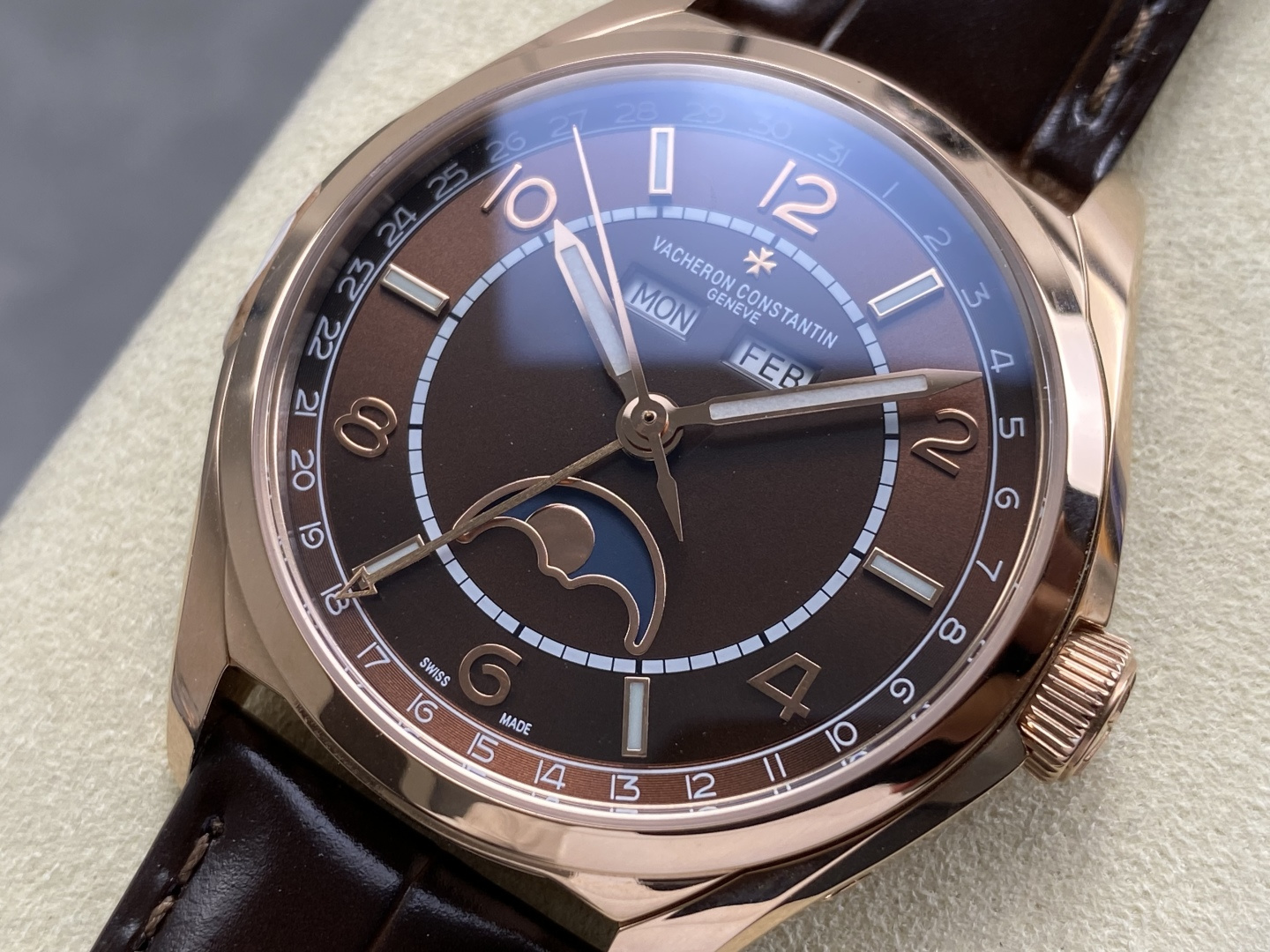 15820-fa07616fbd2b681ac8b204cae3baada5ab172f0ded52e110c6fcfe562814f092 Vacheron Constantin Fiftysix 4000E/000A-B548 Leather strap 1:1 Superclone