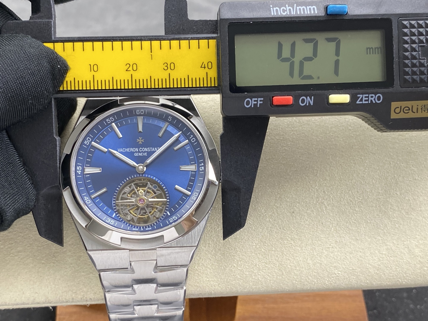 15459-acfc6e8e11a222b0760441265eb1d3cbbb46f2ac1de7c6a93e5dcaae27776cc2 Vacheron Constantin Overseas Stainless steel Blue 42.5X13.5 mm Tourbillon Configuration B40662 1:1 Superclone