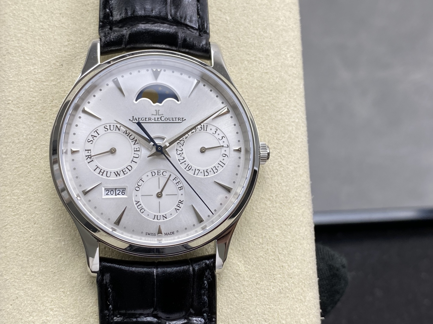 7950-b8a83e1a34784938a699dbe670bd049e236df1bed55d160b8d6d002191eb82d7 Jaeger-LeCoultre Master Ultra Thin 39 mm Moon phase Configuration AF92E9 1:1 Superclone
