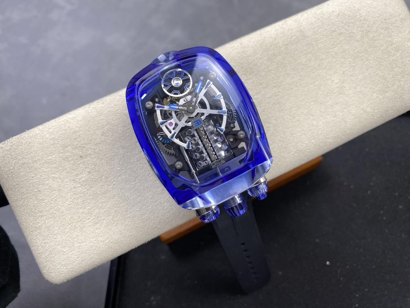 5276-0d0b8369001cc1112ade2990d62dc2e435c0312c5a98cb4f2eaf1aea696c2f30 Jacob & Co. Bugatti Chiron Platinum Configuration B6FBD9 1:1 Superclone
