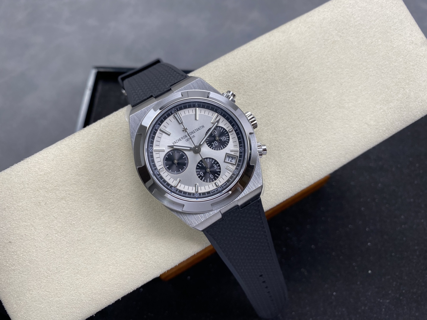 Vacheron Constantin Overseas 5500V Stainless steel Rubber strap TW Factory Configuration 06FDEA 1:1 Superclone