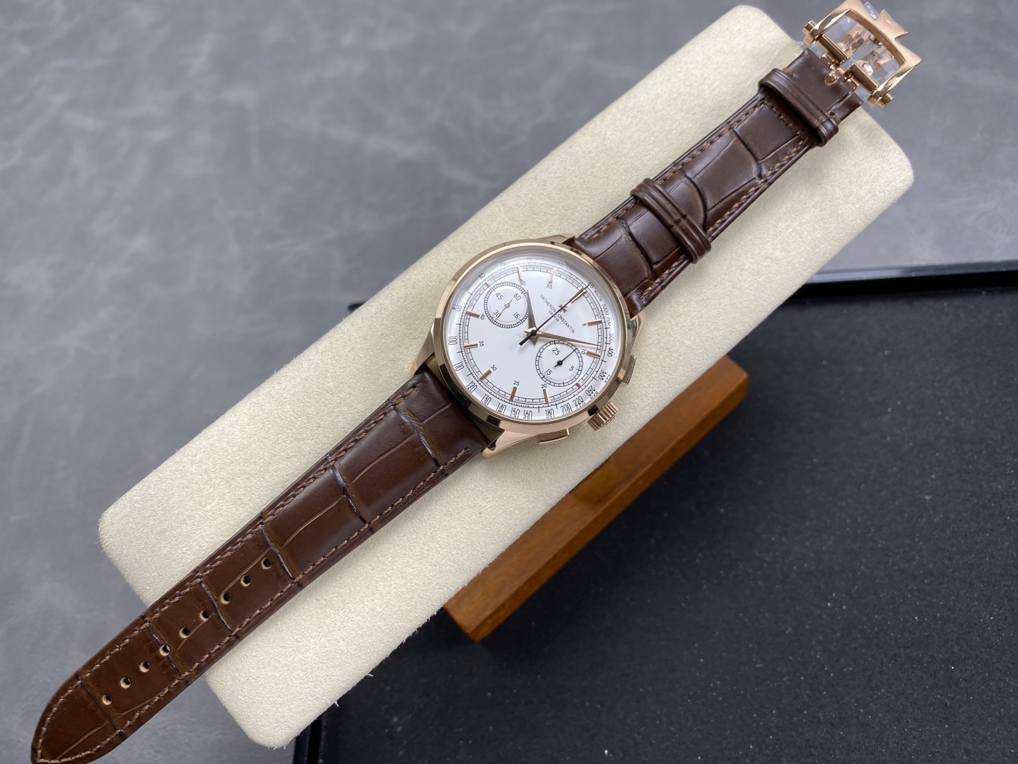 5762-ed1e405eacd6103b251a25e84867c3626121f5e05fefa8599852b0b51c02e472 Vacheron Constantin Traditionnelle Chronograph 1:1 Superclone — 7C421A