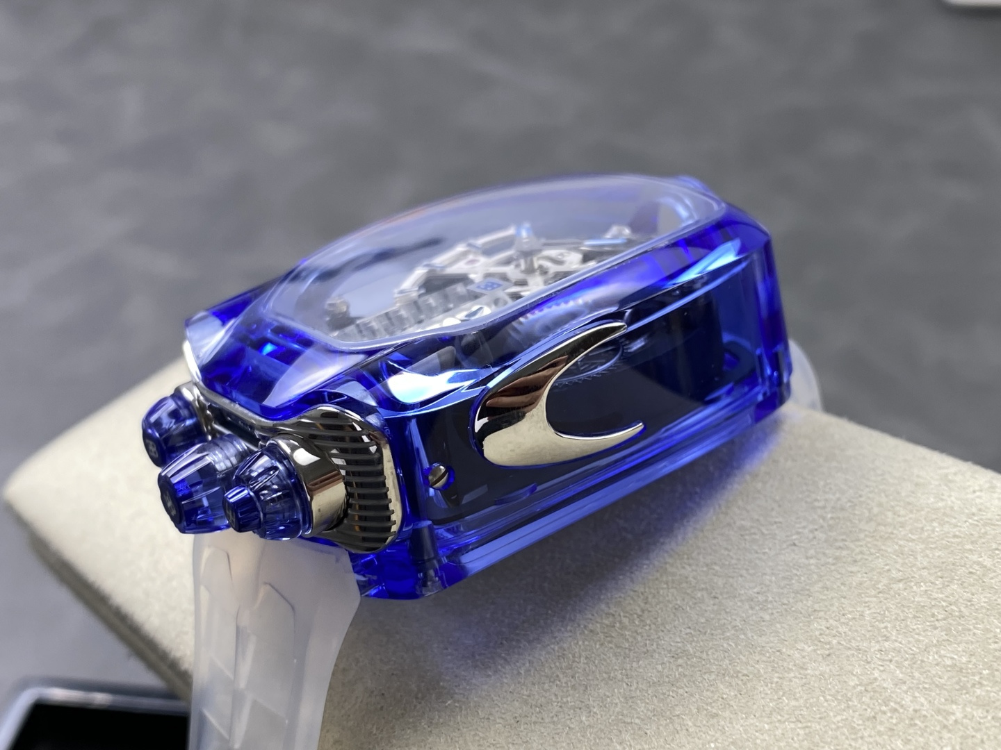 14981-dfb6a954690e452e06b435c7842b2771eaad3b62de8c8dd16e8875b7e9291d0d Jacob & Co. Bugatti Chiron Platinum Configuration 54D177 1:1 Superclone