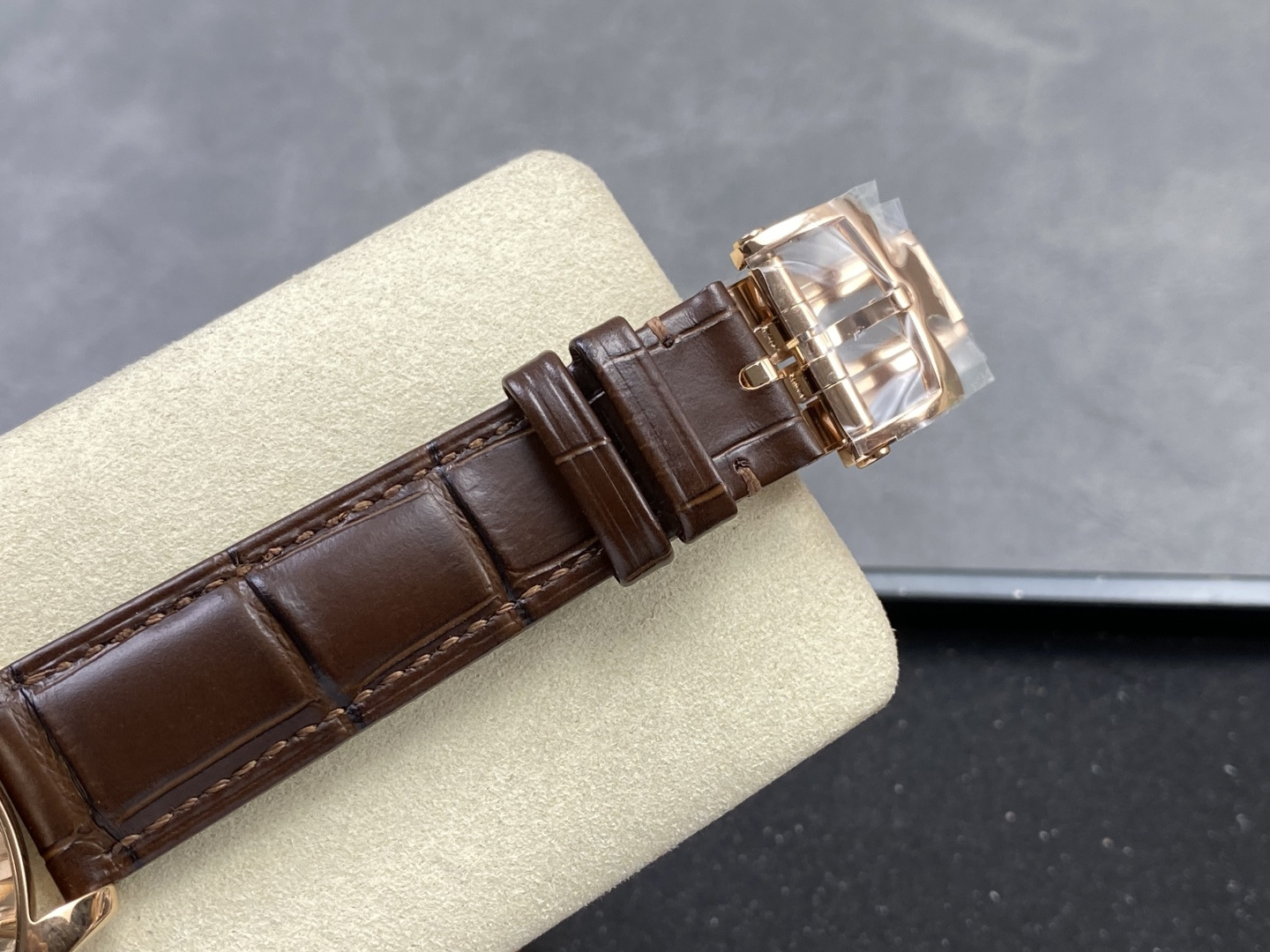6097-4bc75a8e532f1071161ccb0bf6cb33665c9a1041c96486644ff62389da8c05f1 Vacheron Constantin Overseas 42 mm Tourbillon Manual-wind ANT Factory Configuration A9DECF 1:1 Superclone