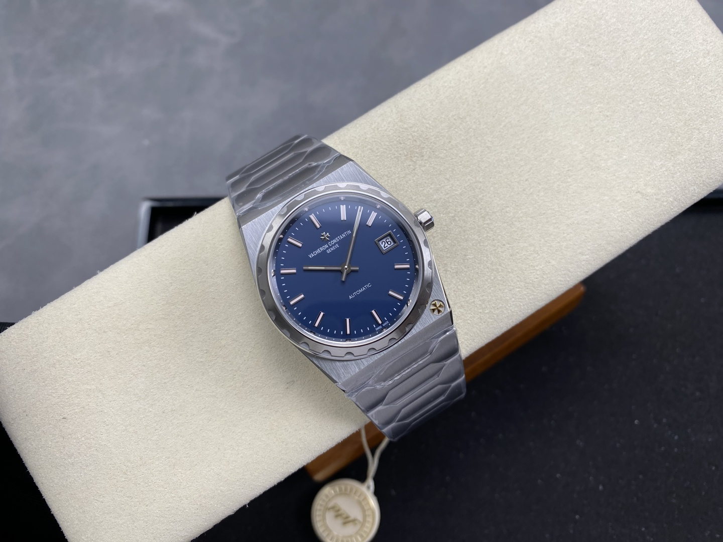 15202-840c3b4b8ea8a6ea2e1e38b0e3c21ec8142d6eb88f8cbaa2c0986d6eb26dc7e5 Vacheron Constantin Overseas 37 mm PPF Factory Configuration 145939 1:1 Superclone