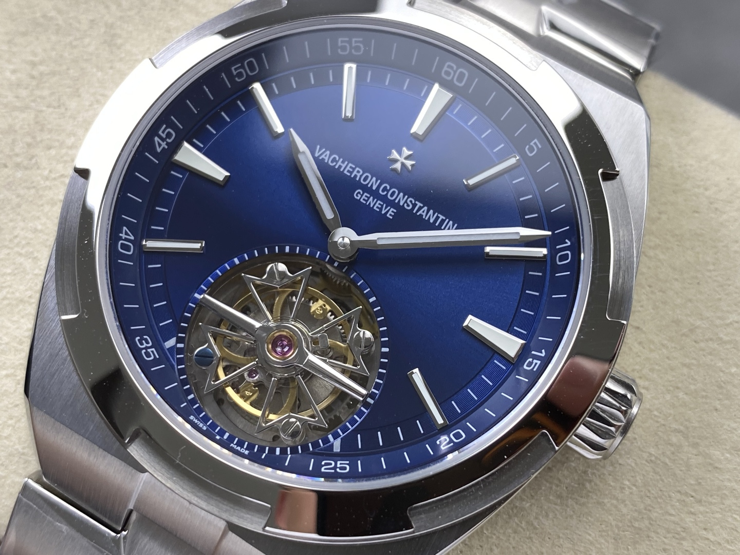 10002-1b946455118aa485babe89cbb6cae6e1ded9548e9a75b51e32ef3fcec5c03c36 Vacheron Constantin Overseas 42.5 mm Tourbillon ANT Factory Configuration CC771D 1:1 Superclone